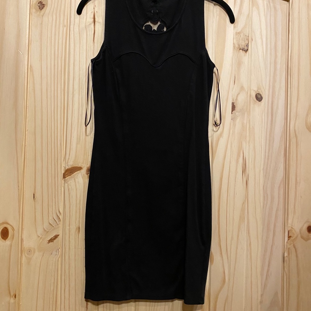 Bodycon black lace dress